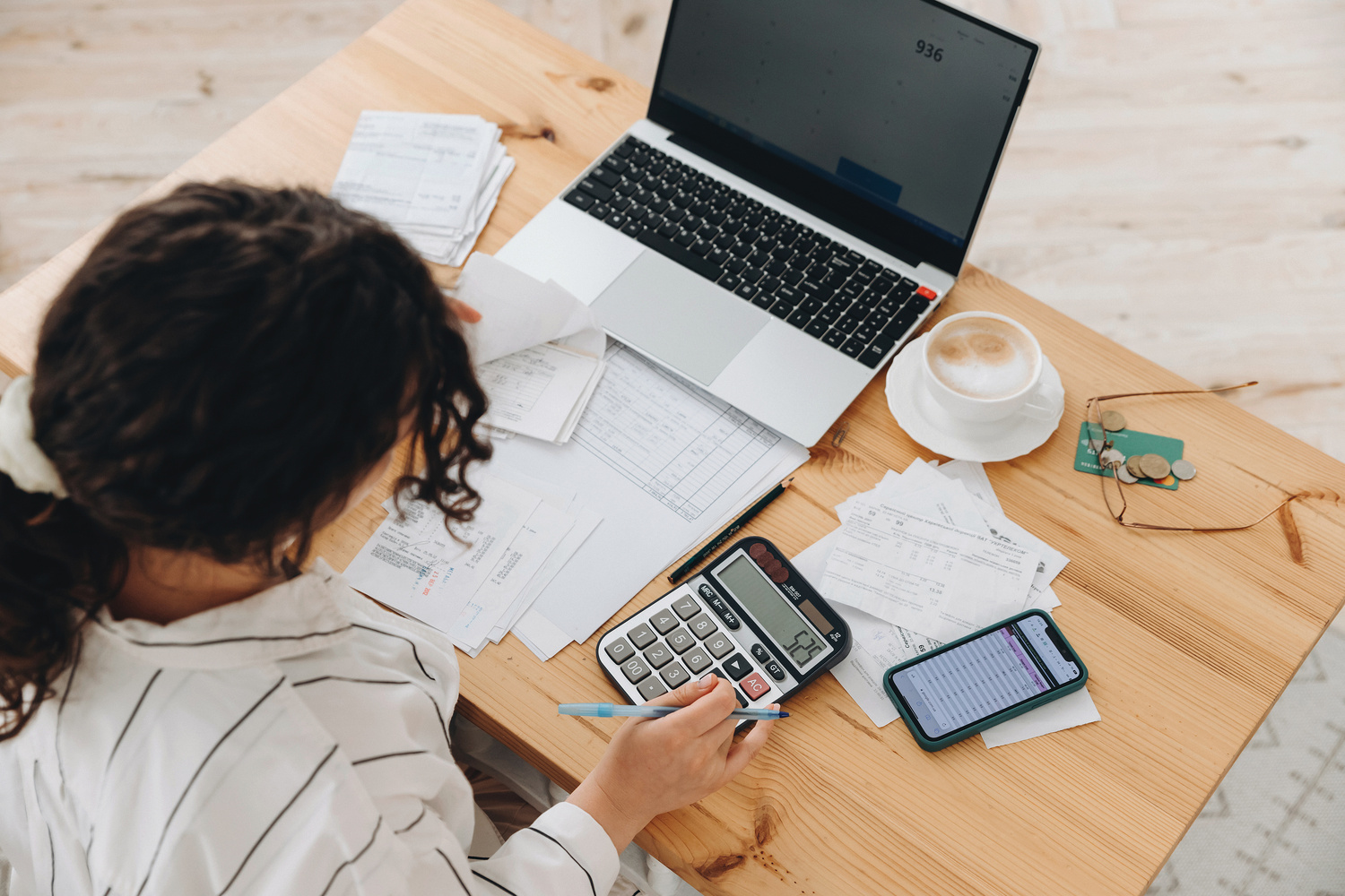 woman calculating quarterly self-employment tax